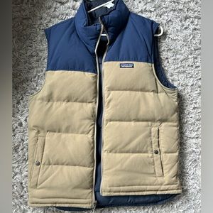 Men’s medium Patagonia reversible puffy vest